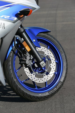 Illustration for article titled 2015 Yamaha YZF-R3 First Ride - The Beginner Bike and Beyond